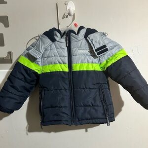 London Fog toddler winter jacket with inside cloth to keep warm. good condition.